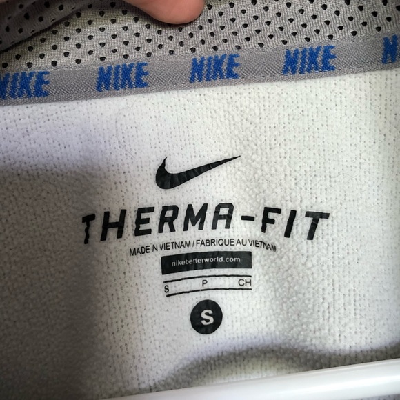 Nike quarter-zip pullover - Picture 3 of 3